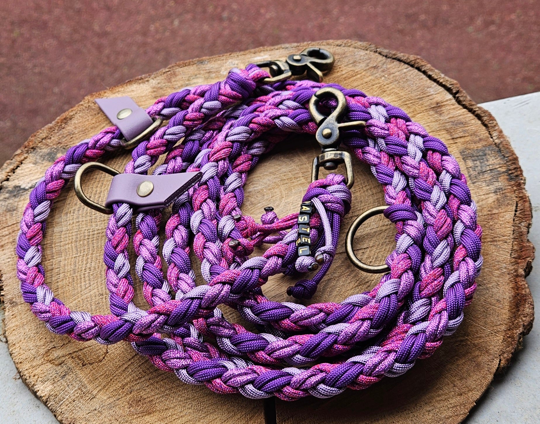 LES LAISSES TRESSÉES